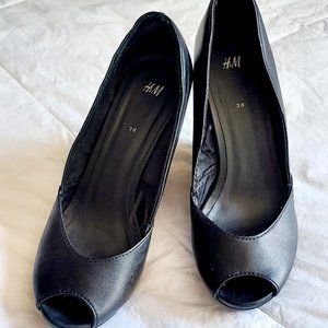 black H&M open toe wedges